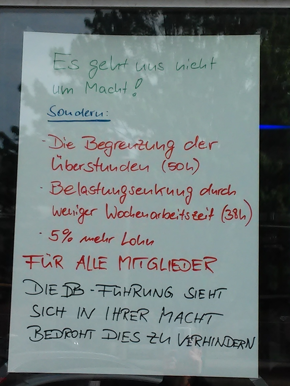 Wandzeitung mit Forderungen