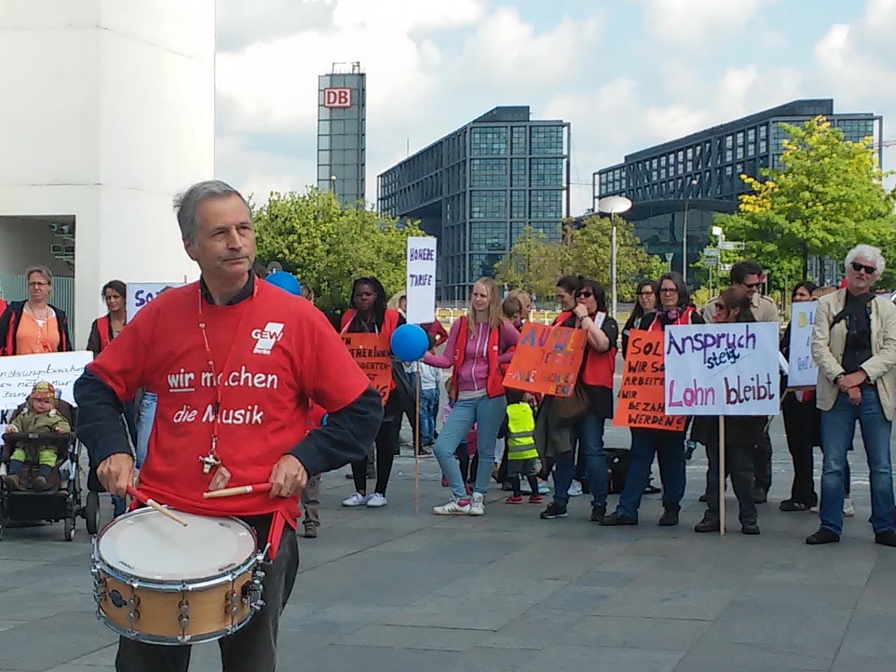 Streik vor dem Kanzleramt - 21. Mai 2015
