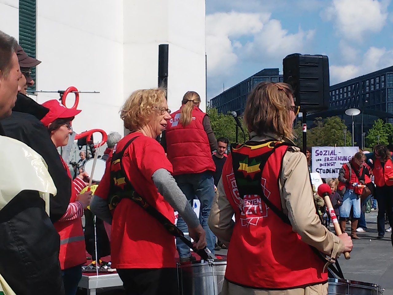 Streik vor dem Kanzleramt - 21. Mai 2015
