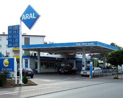 Preise an den Tankstellen auf Rekordhoch – die Gewinne der Ölkonzerne auch